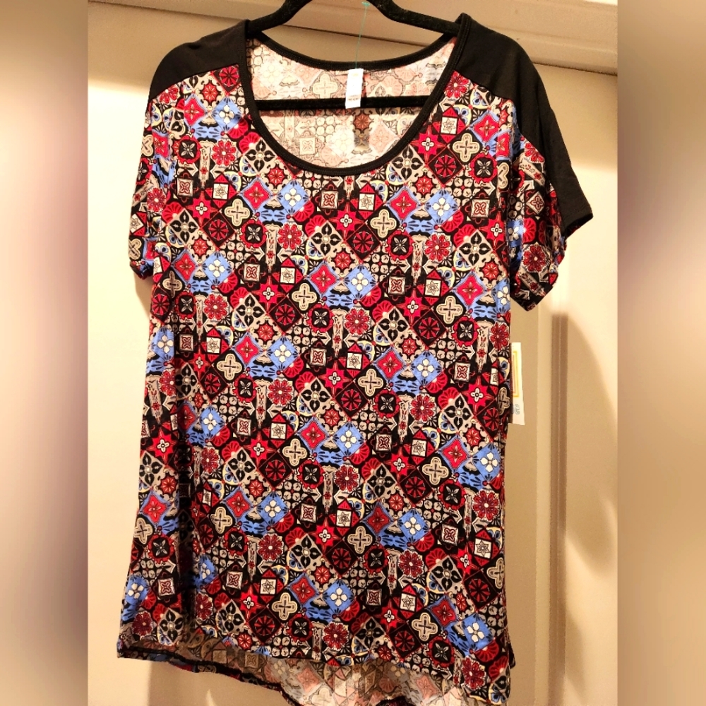 NWT Lularoe Classic T Large